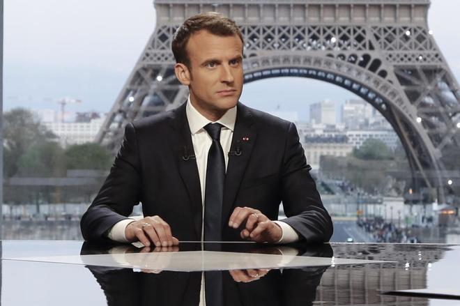 Francia remedia con aumento al salario mínimo Macron